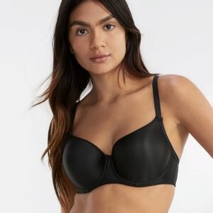 Fantasie T-shirt smoothing bra. Black. US size 32DDD, UK size 32E